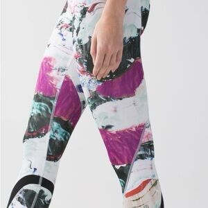 Lululemon Run: Inspire Crop || *All
Full-On Luxtreme
Pigment Wave Multi size 4